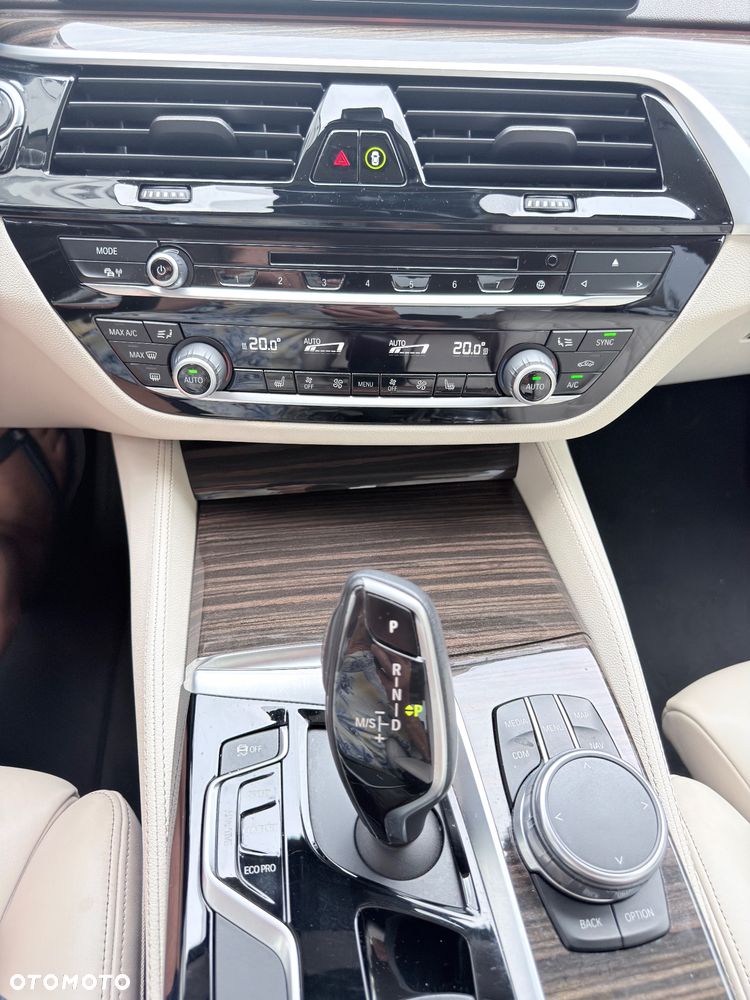 BMW Seria 5 540i Luxury Line sport - 35