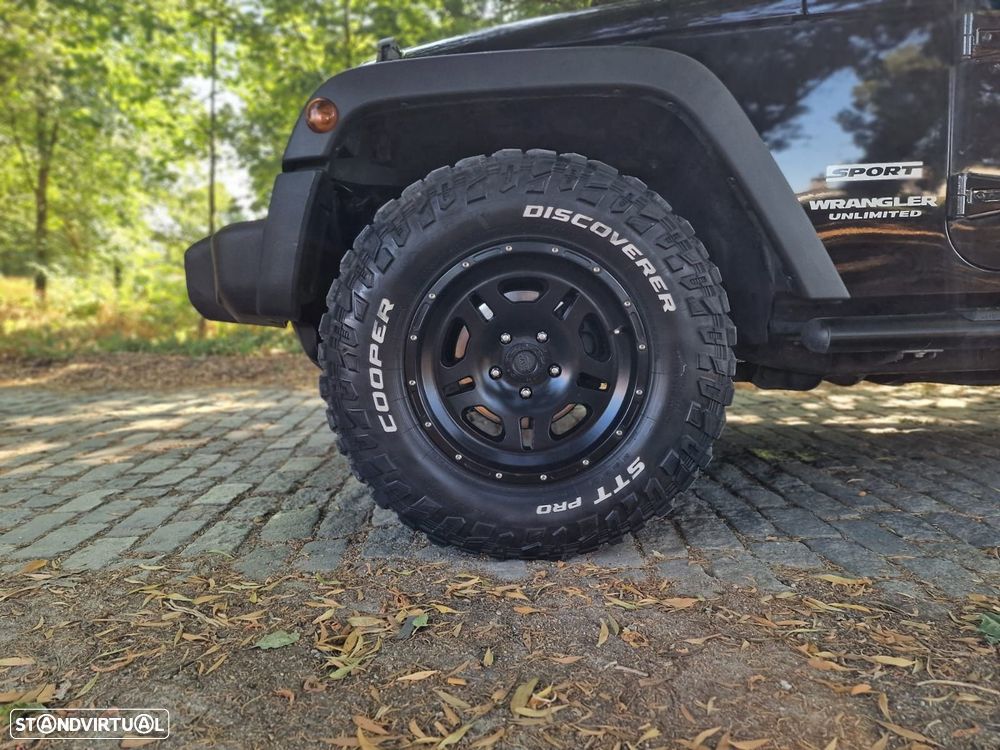 Jeep Wrangler - 8