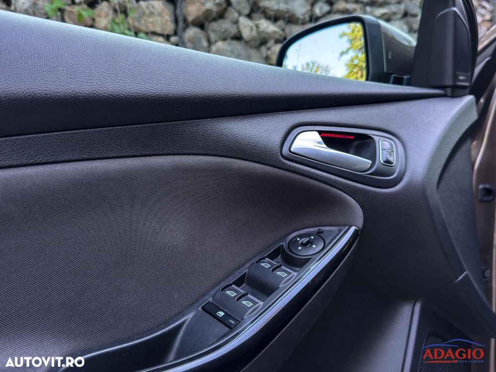 Ford Focus 1.0 EcoBoost Titanium Business - 33