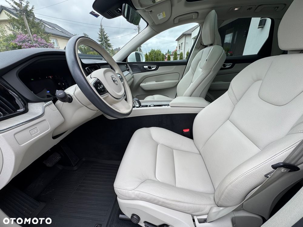 Volvo XC 60 B5 B AWD Plus Bright - 18