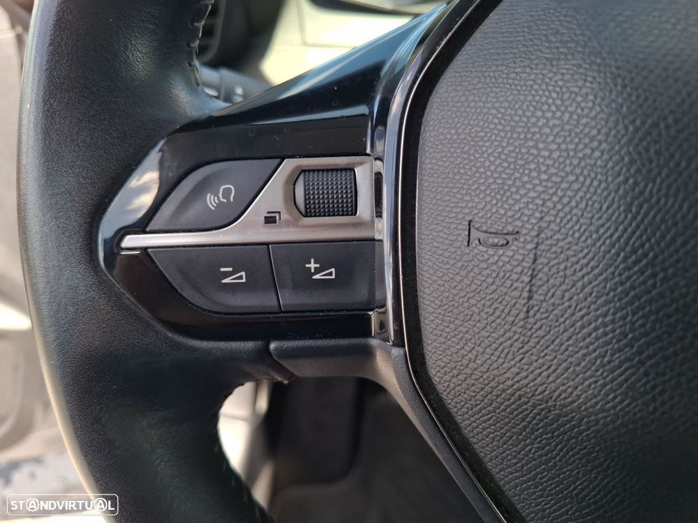 Peugeot 208 1.2 PureTech Active - 16