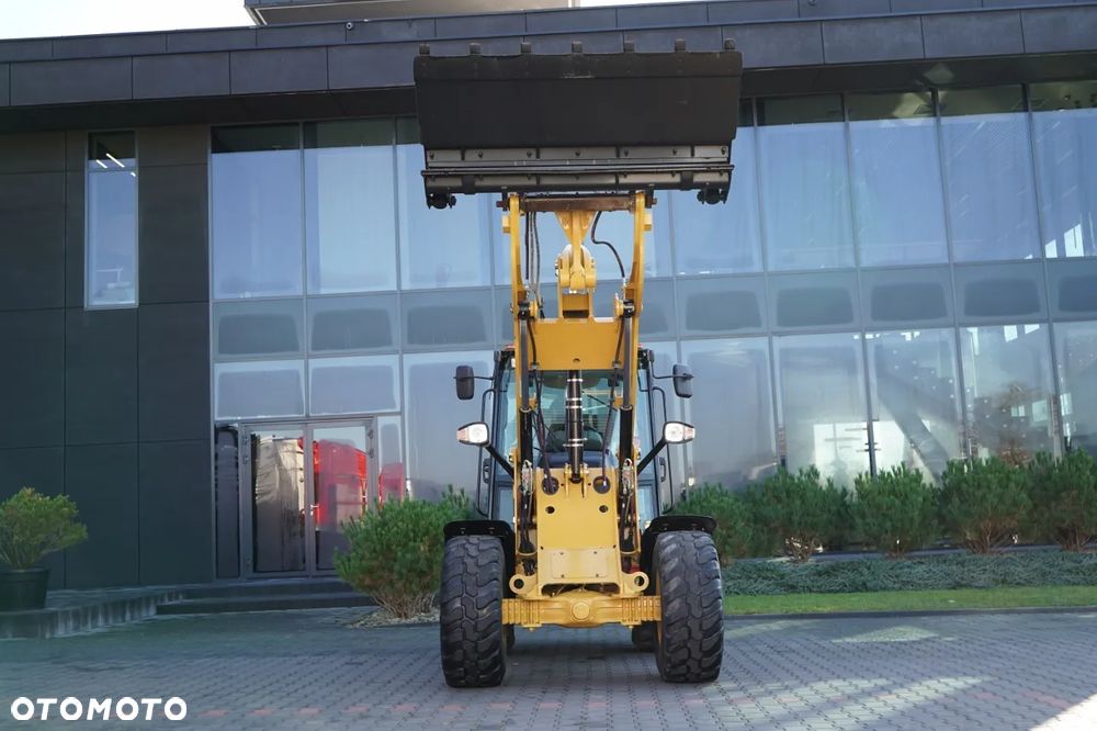 Caterpillar 906M / ŁADOWARKA KOŁOWA / 2020 ROK / ŁYŻKA SZCZĘKOWA / - 2