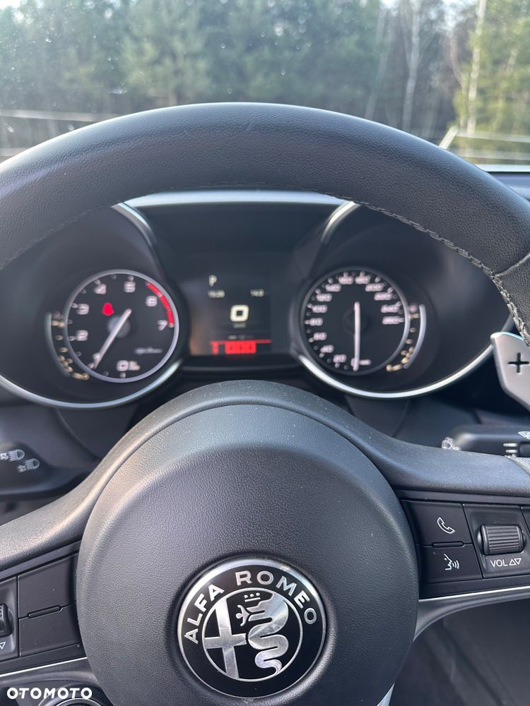 Alfa Romeo Giulia 2.0 Turbo - 8