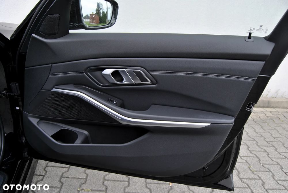 BMW Seria 3 320d xDrive Sport Line - 30