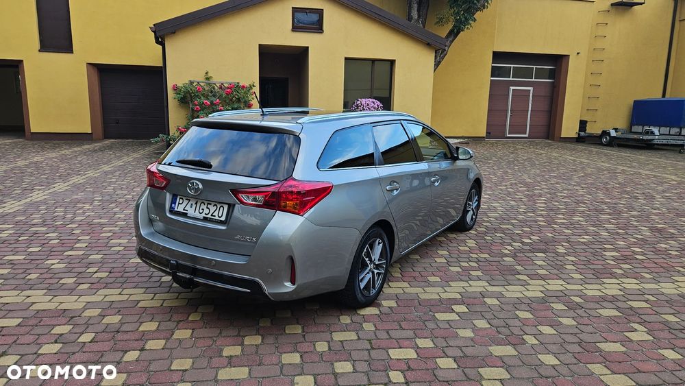 Toyota Auris 2.0 D-4D Executive - 5