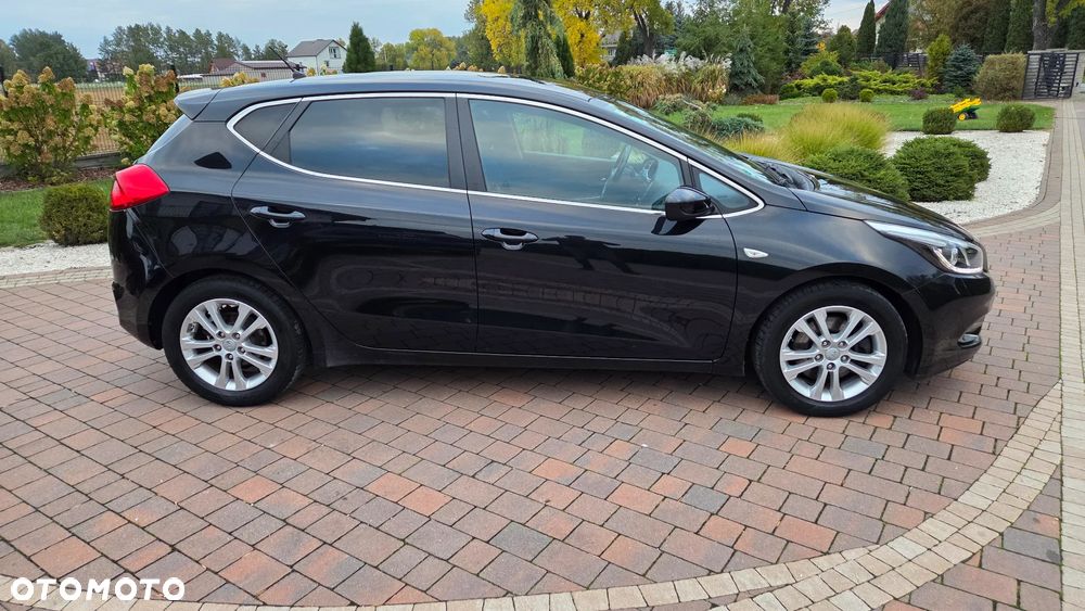 Kia Ceed 1.6 CRDi 128 Dream Team Edition - 4