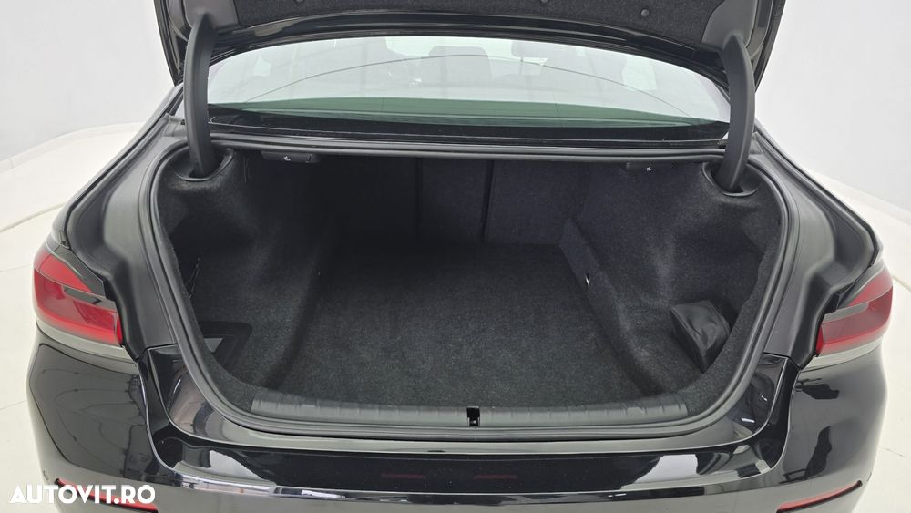 BMW Seria 5 530i xDrive AT MHEV - 25