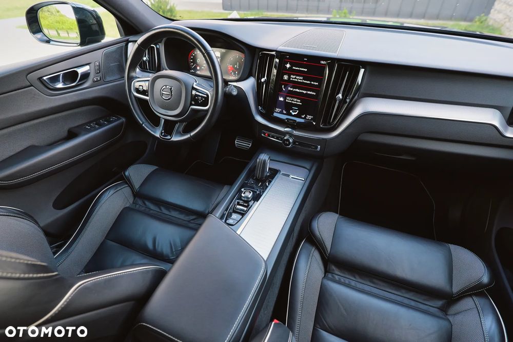 Volvo XC 60 B5 D AWD R-Design - 32