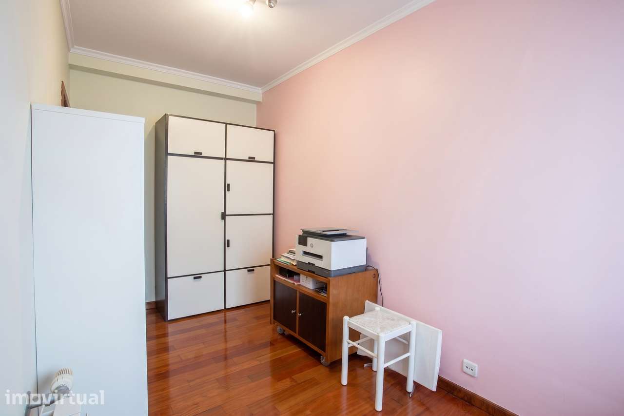 O Apartamento T1+1 Coimbrões, com garagem Box - Grande imagem: 4/29