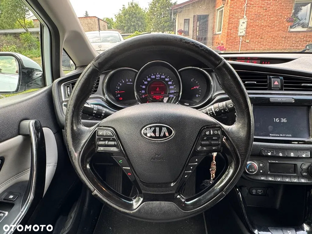 Kia Ceed - 13