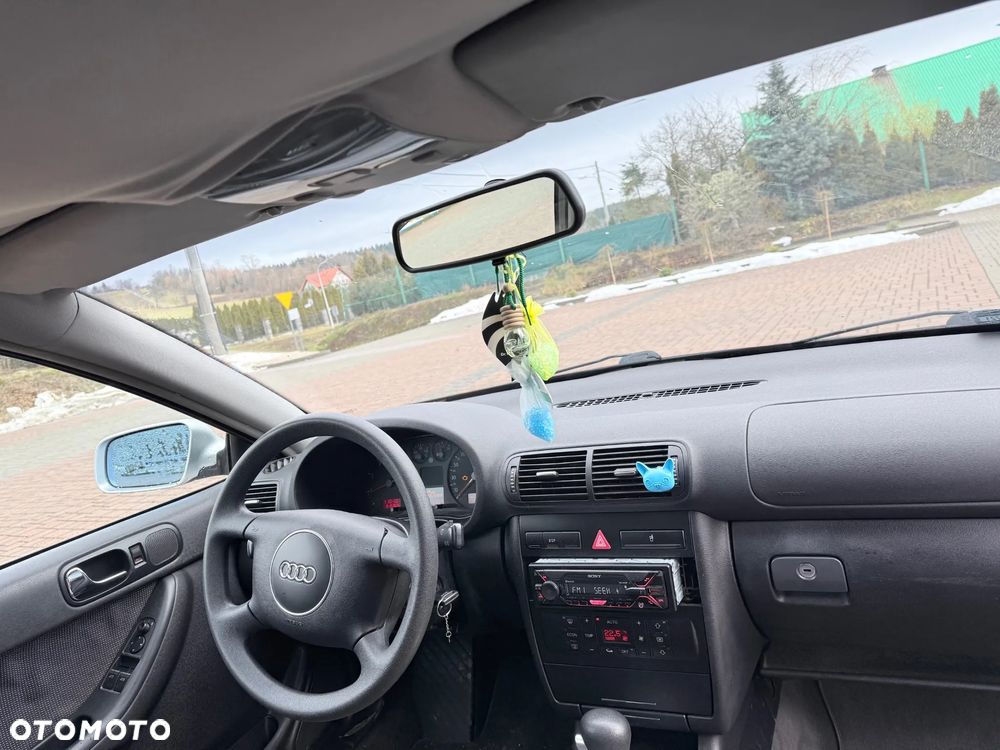 Audi A3 3-drzwiowe 1.6 Ambition - 9