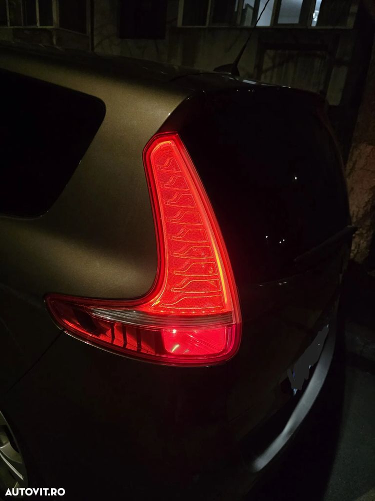 Renault Grand Scenic - 8