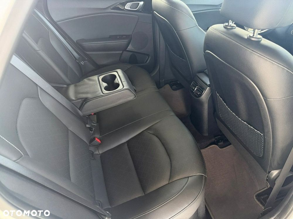 Kia XCeed - 27