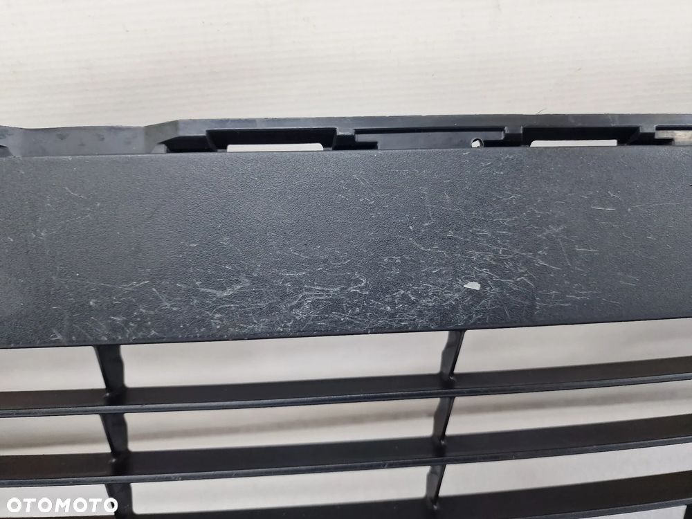 TOYOTA YARIS III 11- KRATKA ŚRODKOWA ZDERZAKA PRZEDNIEGO , NR 53112-0D210 , NR AUKCJI K309 - 6