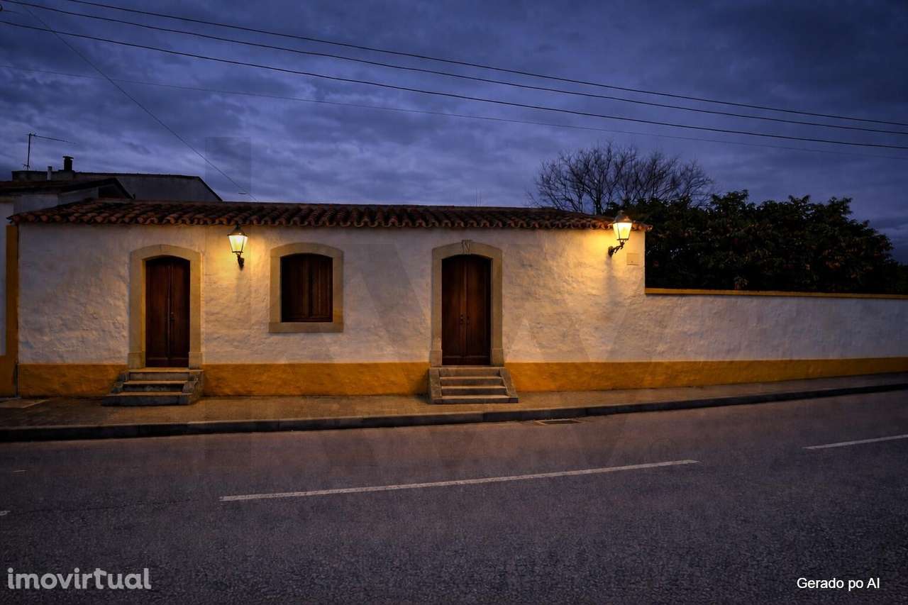 Moradia para recuperação com quintal situado na Azinhaga - Grande imagem: 2/24