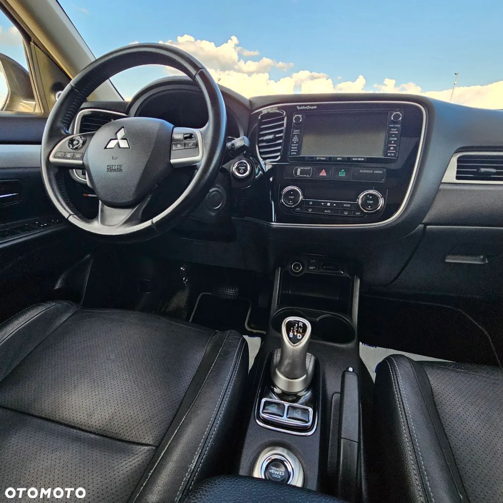 Mitsubishi Outlander - 25