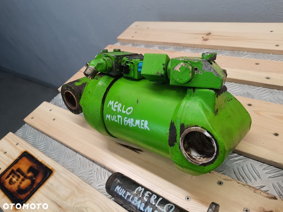 Cylinder hydrauliczny poziomowania osi Merlo ....  Multifarmer - 5