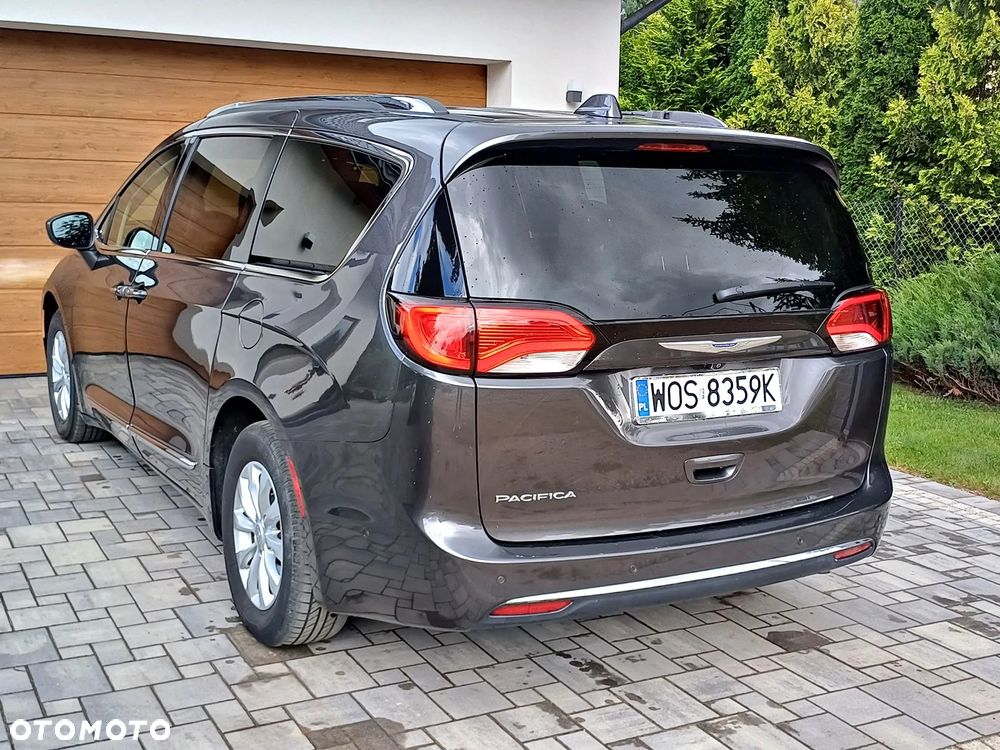 Chrysler Pacifica - 4