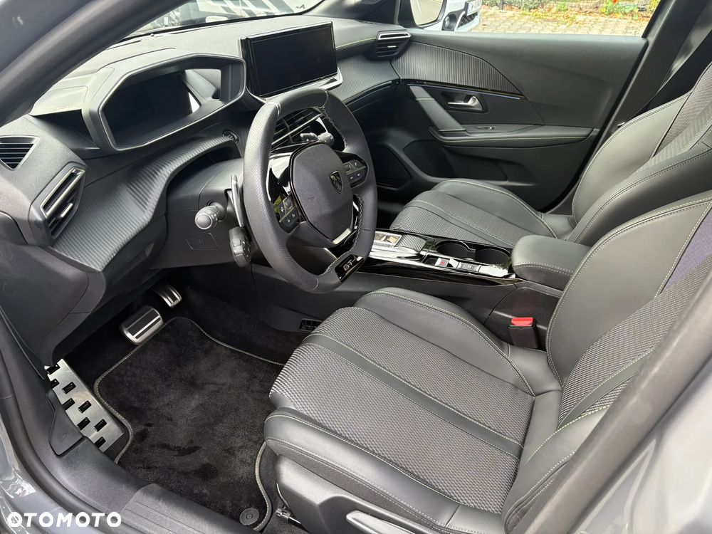 Peugeot 208 - 11
