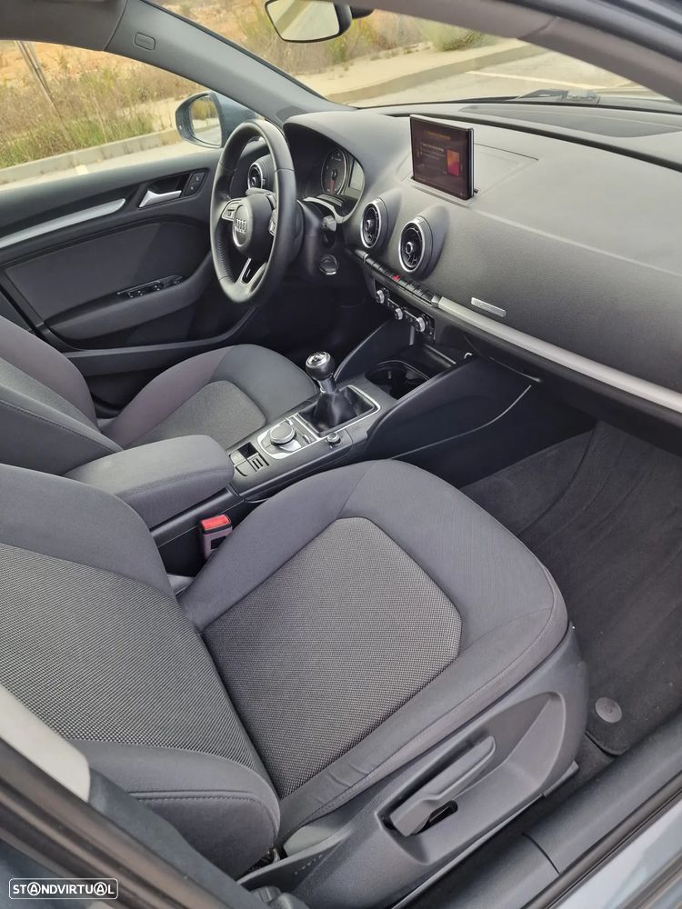 Audi A3 Sportback 1.6 TDI B.Line Attraction - 13