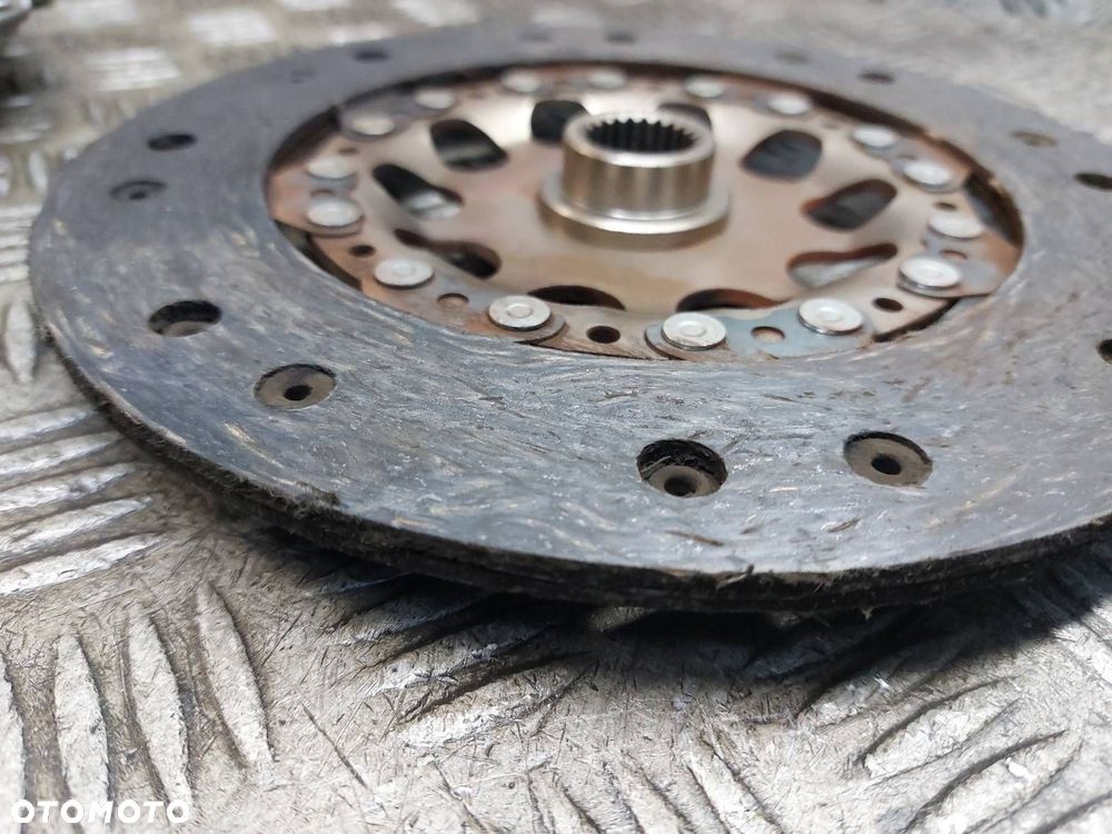 KOŁO DWUMASOWE + TARCZA + DOCISK AUDI A4 B5 1.8 20V 058105266 - 9
