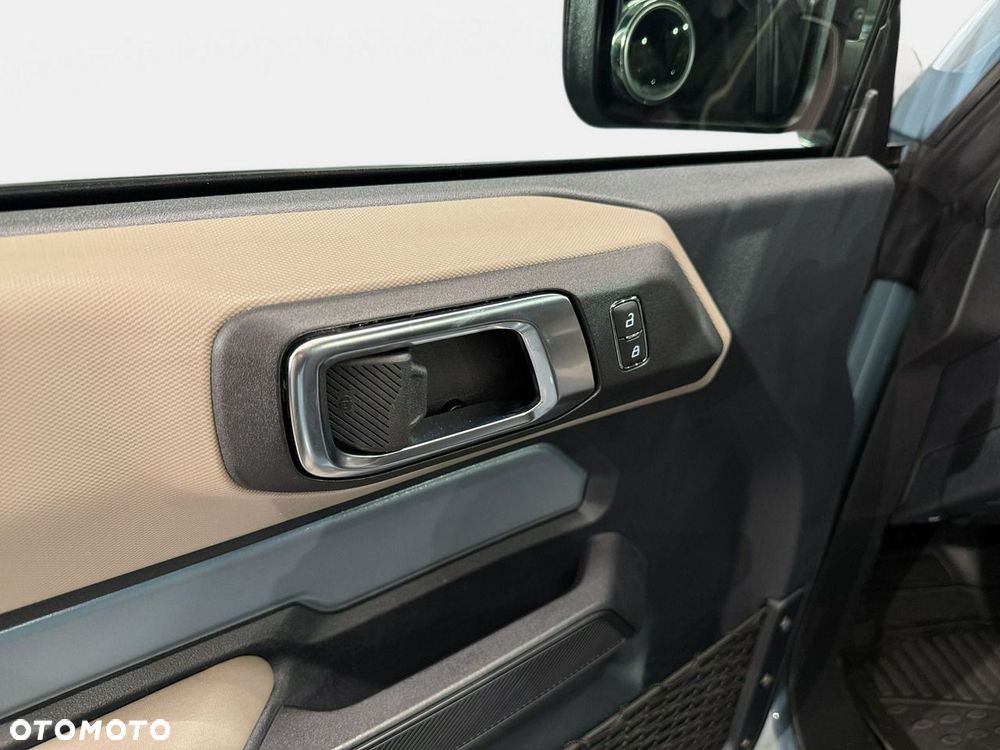 Ford Bronco - 36