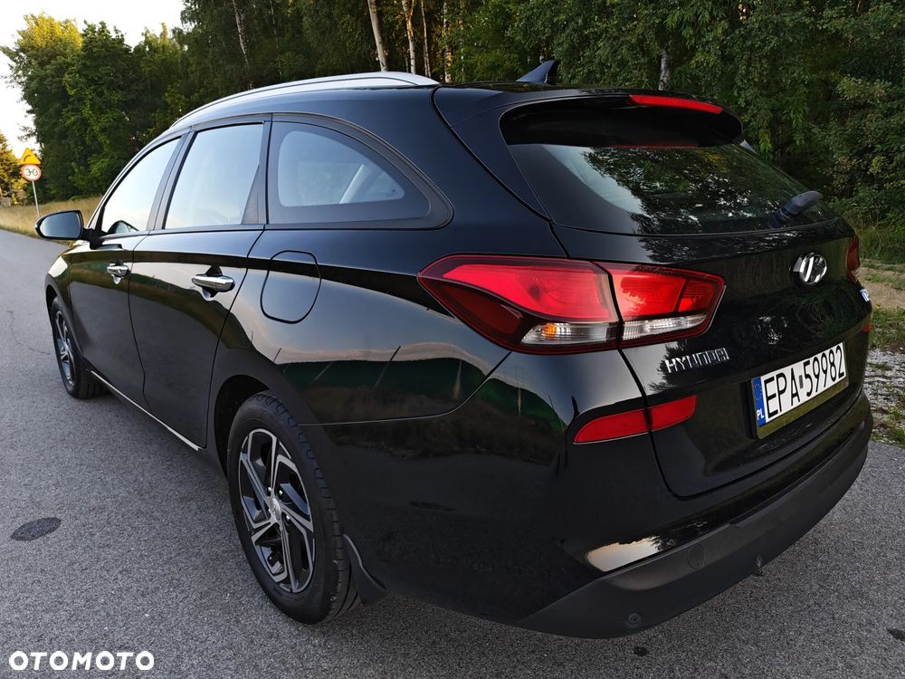 Hyundai i30 blue Kombi 1.6 CRDi Premium - 13