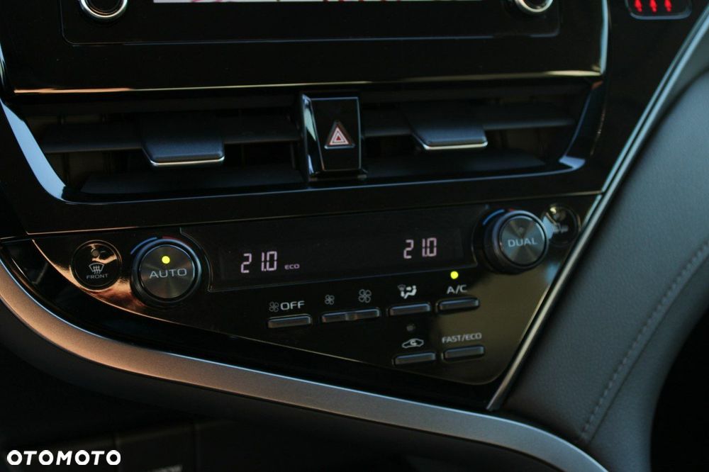 Toyota Camry - 25