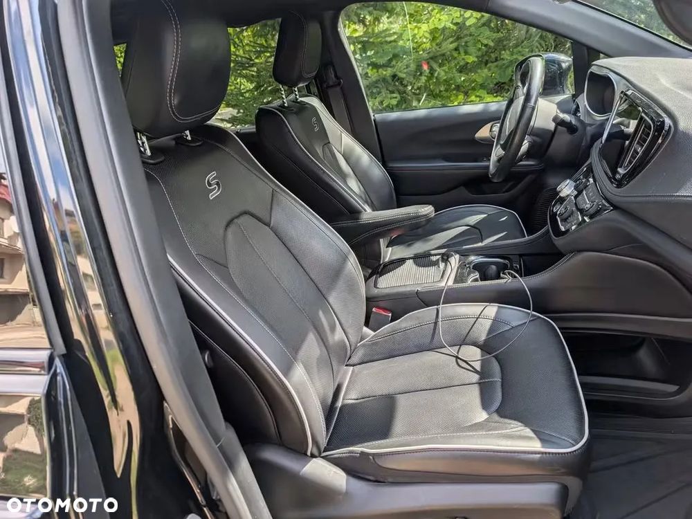 Chrysler Pacifica - 5