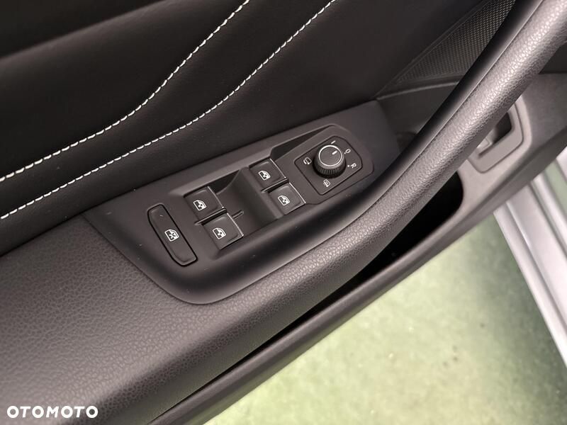 Volkswagen Passat 1.5 TSI EVO Elegance DSG - 12