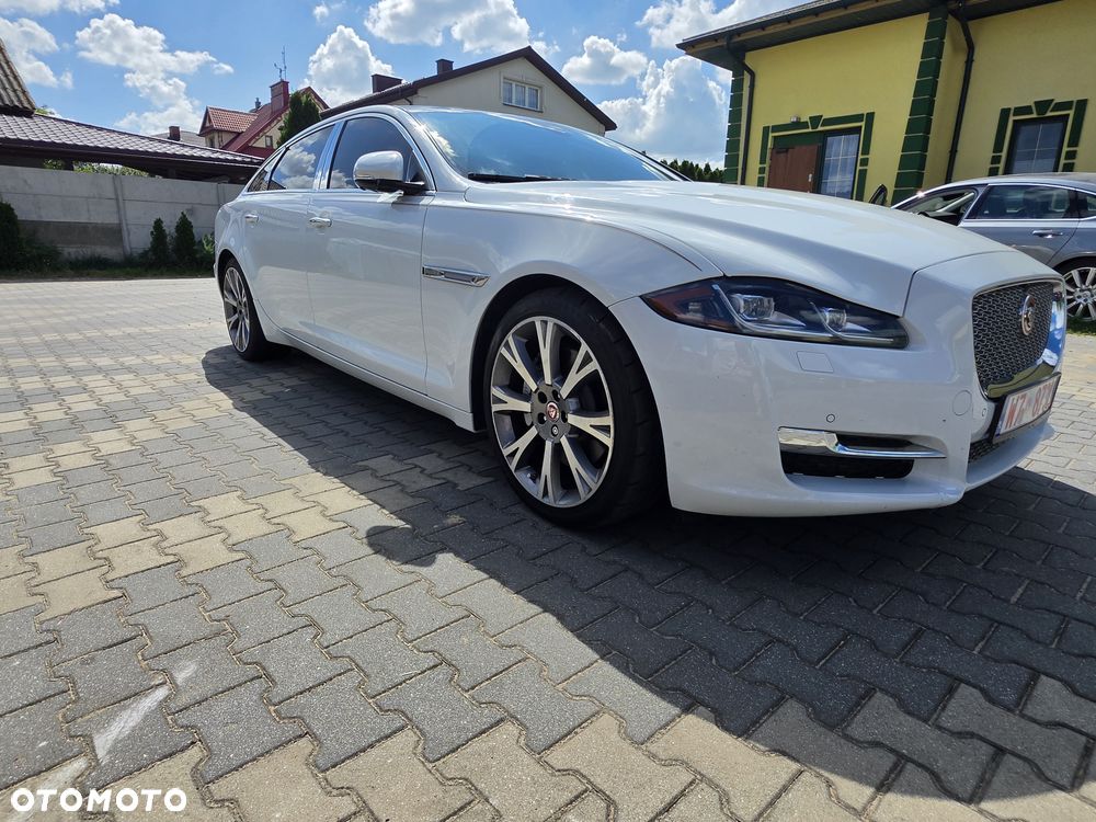 Jaguar XJ 3.0 T LWB Premium Luxury - 4