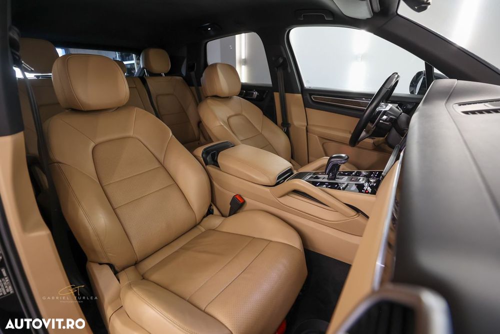 Porsche Cayenne - 6