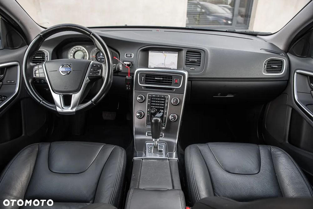 Volvo V60 D5 AWD Momentum - 6