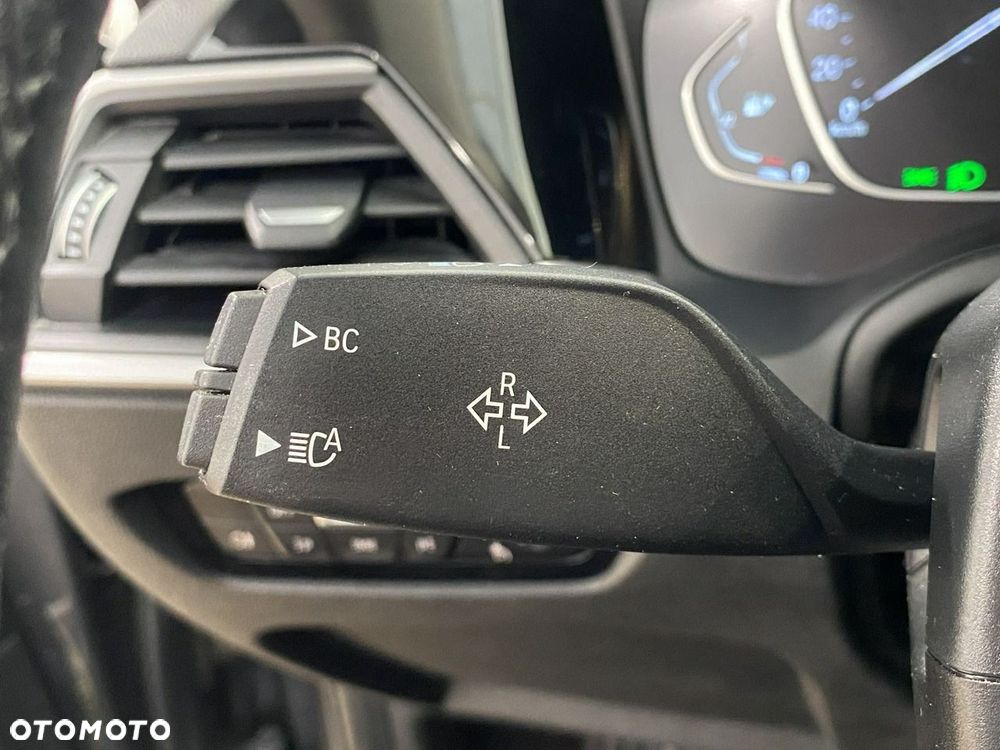 BMW Seria 3 318i - 27