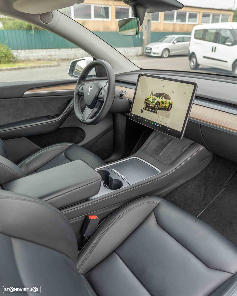Tesla Model Y Long Range Dual Motor AWD - 27