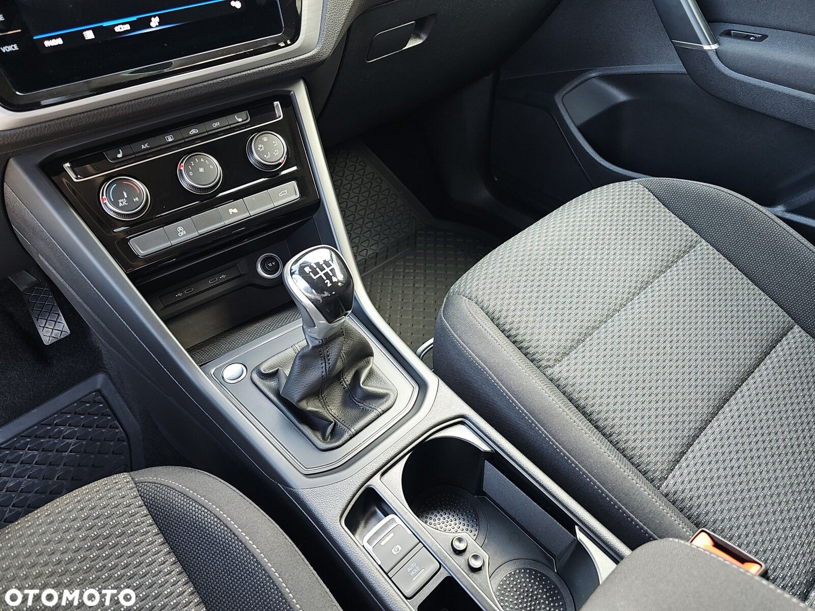 Volkswagen Touran 1.5 TSI EVO Comfortline - 17