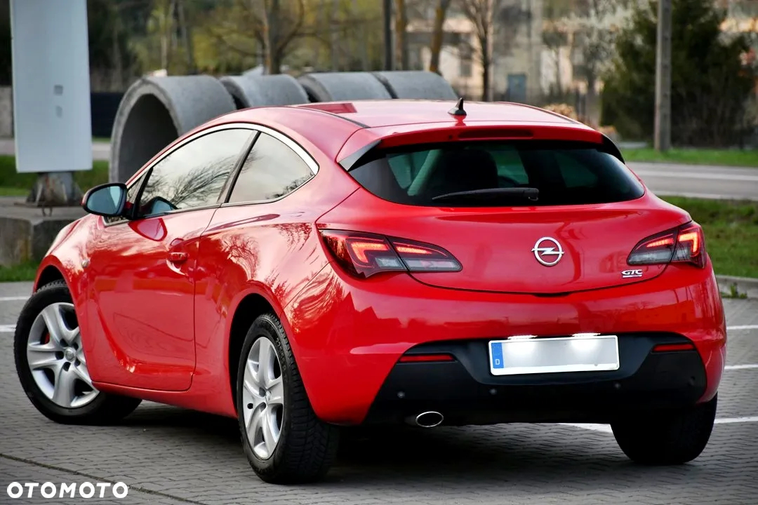 Opel Astra III GTC 1.6 T Cosmo - 19