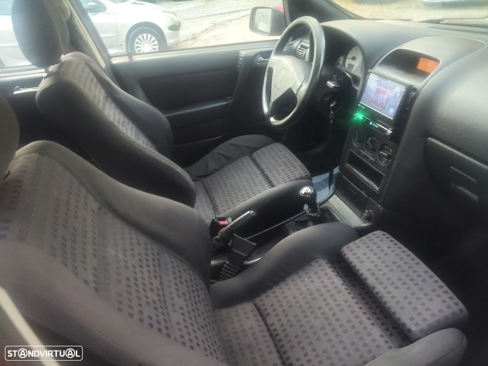 Opel Astra Caravan 1.4i 16V — fotografia 10