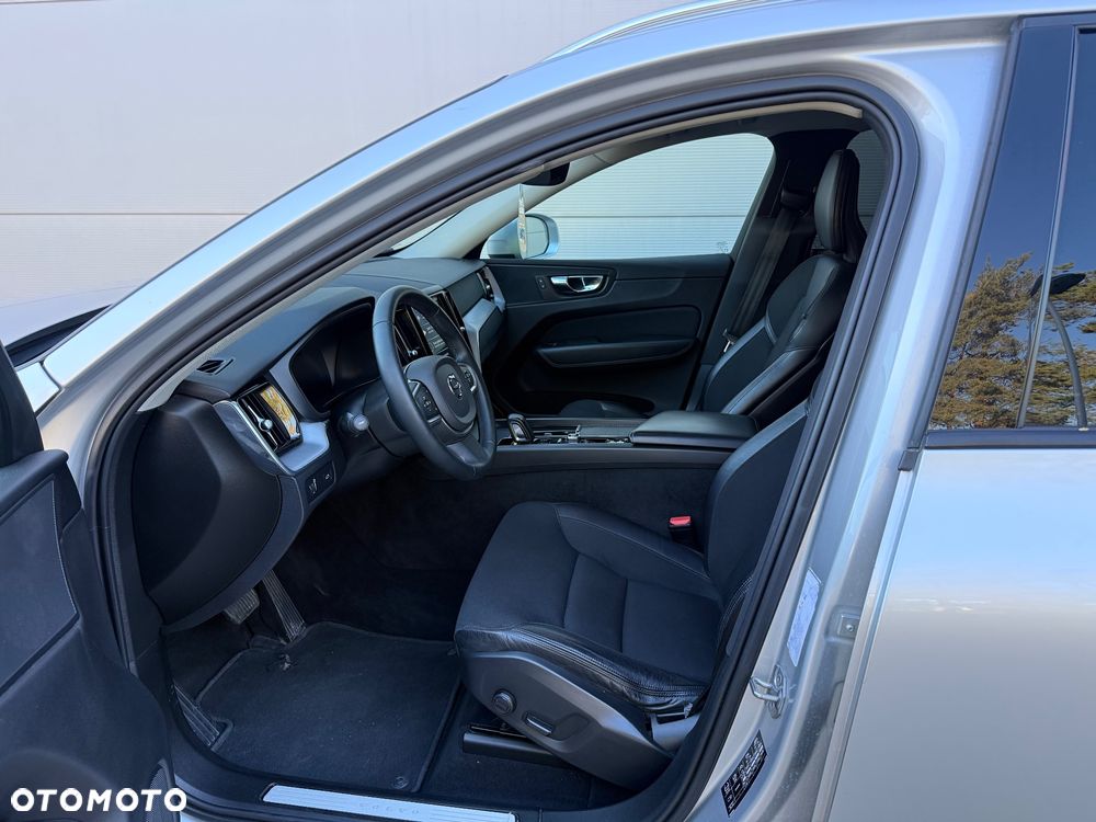 Volvo XC 60 B4 D Geartronic Momentum Pro - 10