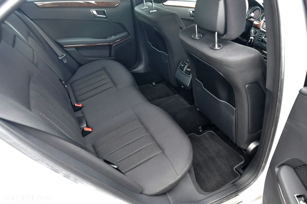 Mercedes-Benz Klasa E 250 CGI BlueEFFICIENCY 7G-TRONIC Elegance - 30