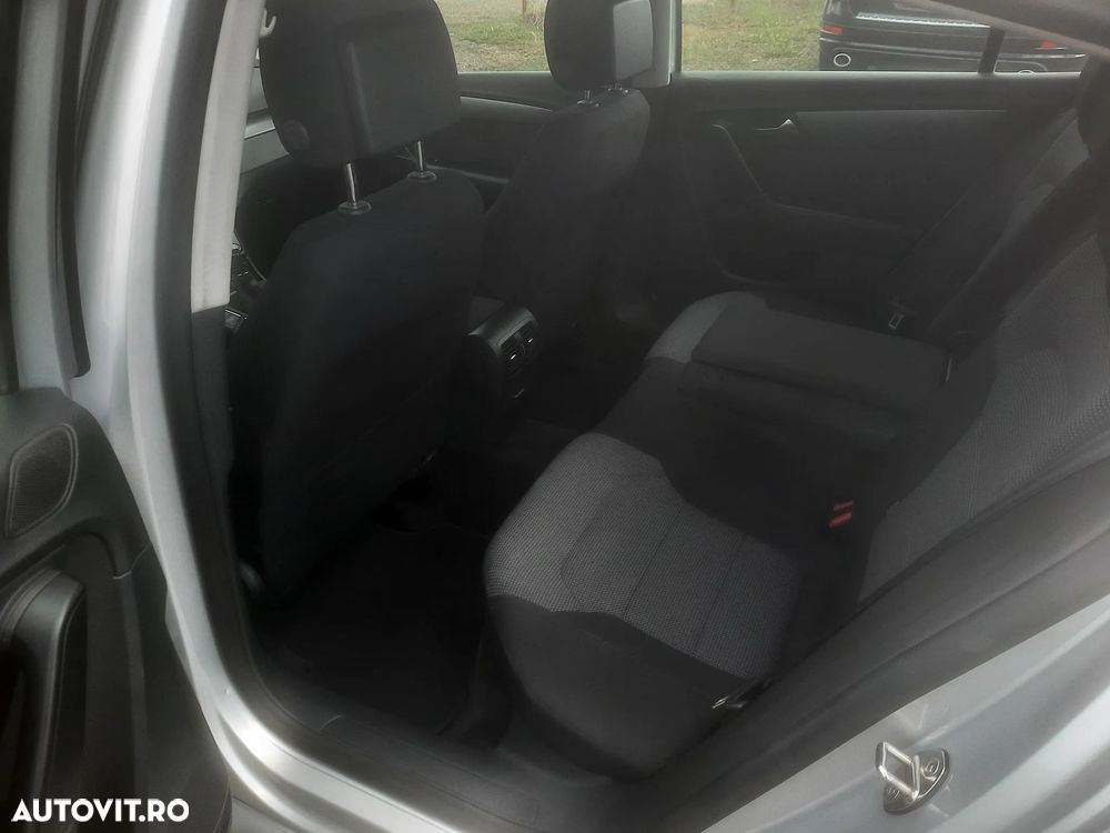 Volkswagen Passat 2.0 Blue TDI SCR Comfortline - 11