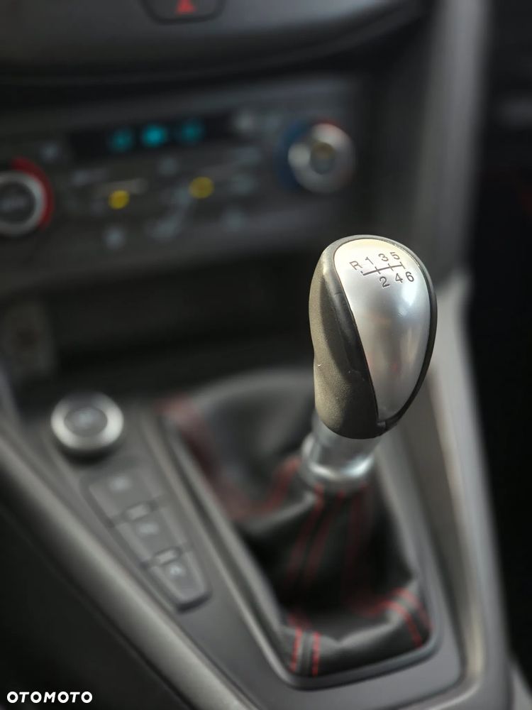 Ford Focus 1.5 EcoBoost STart-Stopp-System ST-LINE - 12