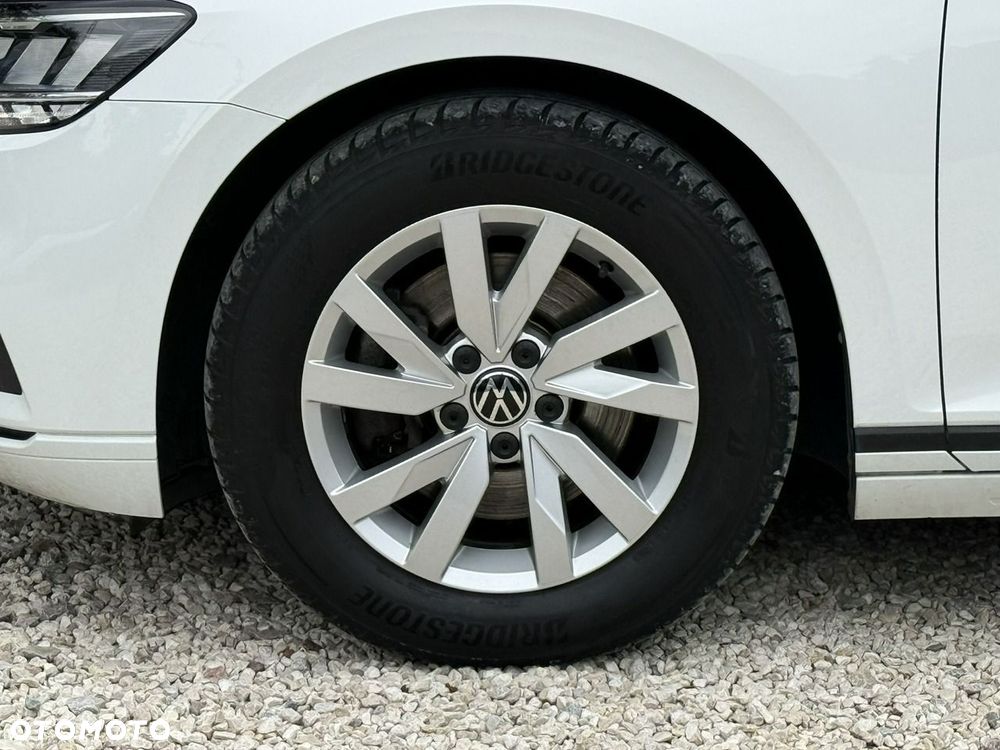 Volkswagen Passat - 9