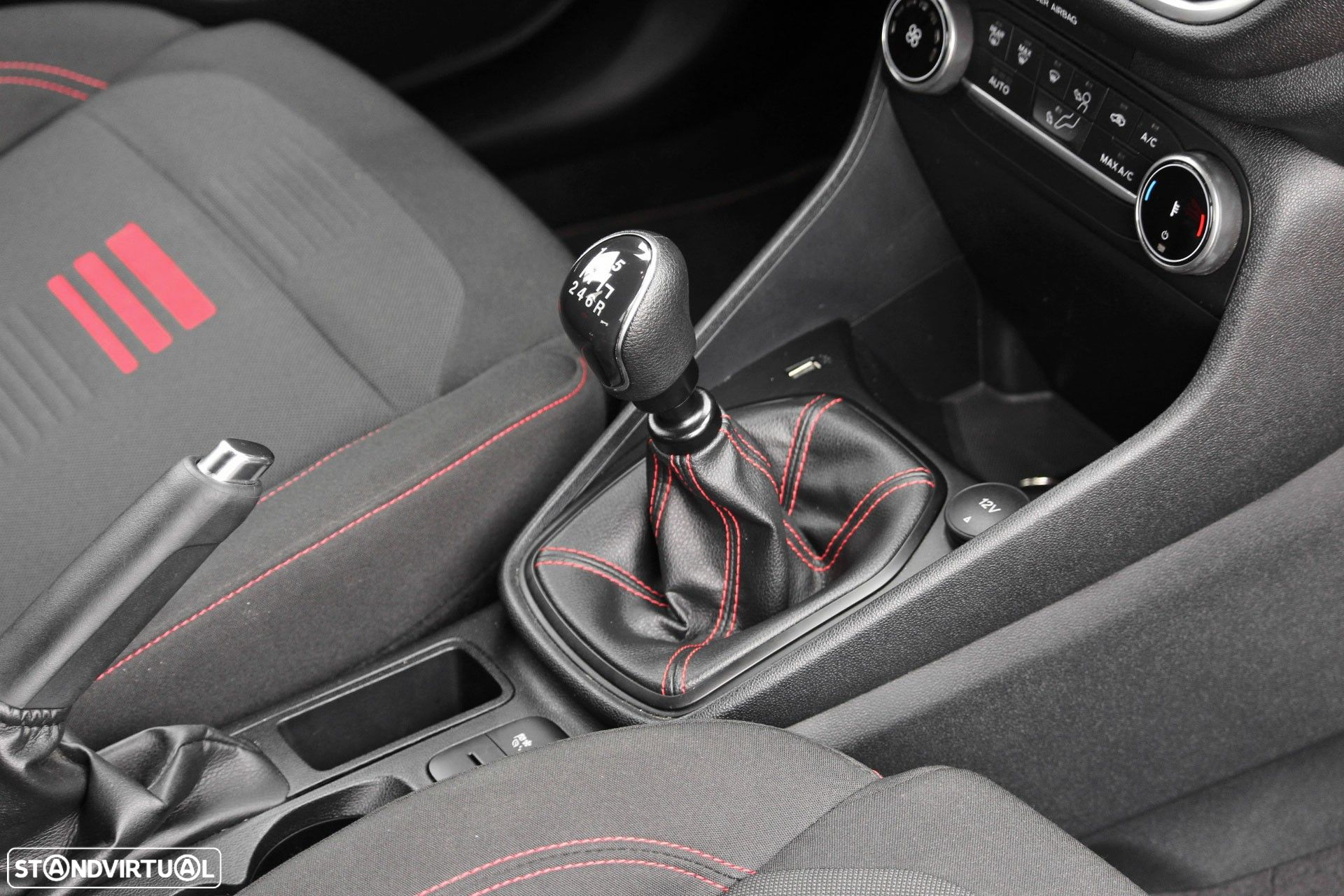 Ford Fiesta 1.0 EcoBoost MHEV ST-Line - 12