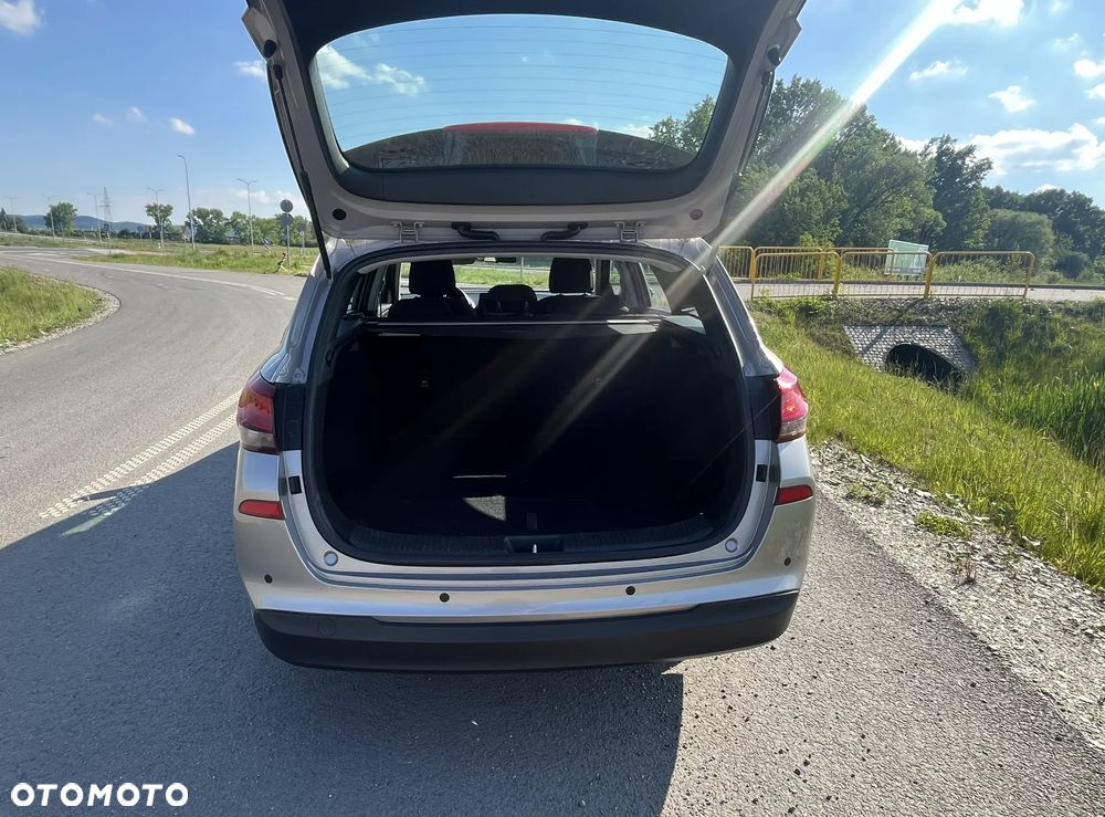 Hyundai i30 1.4 Classic + - 9