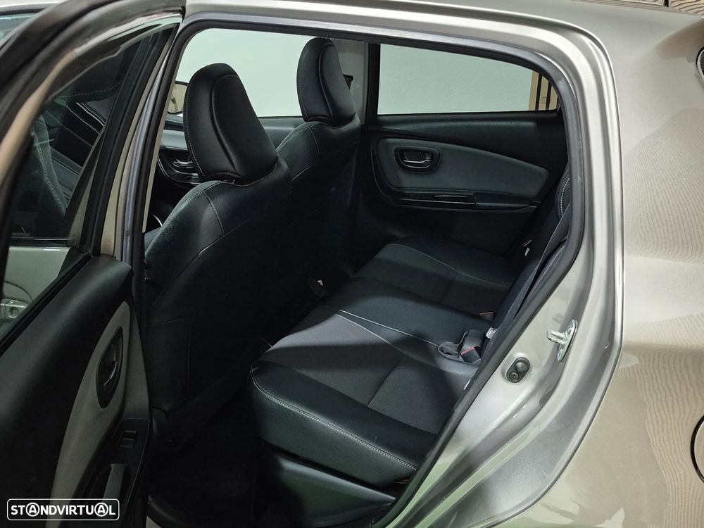 Toyota Yaris 1.5 HSD Comfort +P.Style+P.Techno - 16