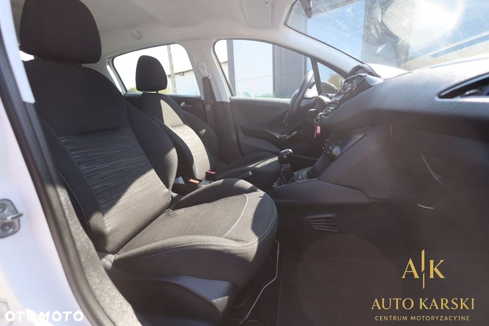 Peugeot 208 - 33