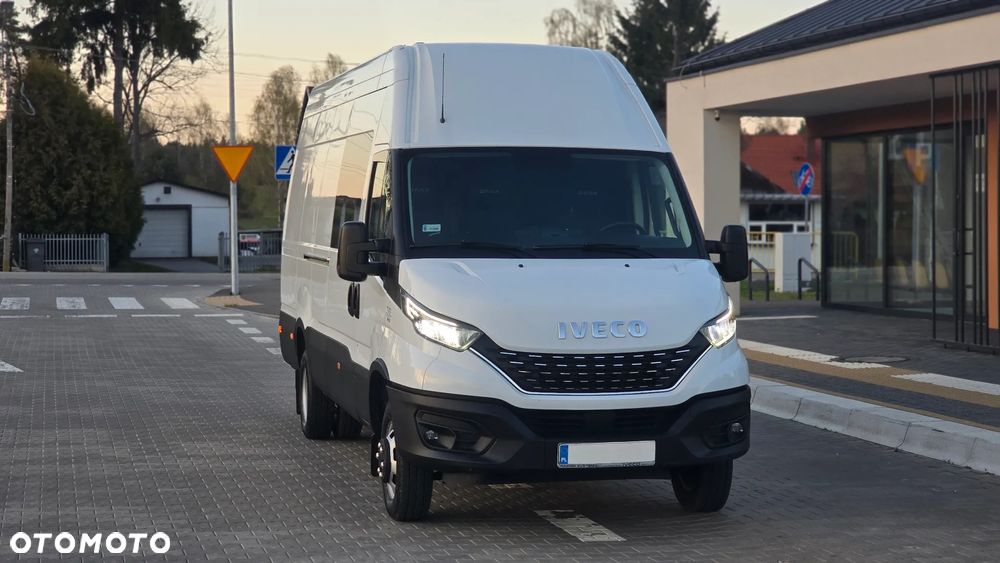 Iveco ❗️❗️DAILY 3.0 180KM MAXI 50C18 L4H3 JAK NOWY ❗️❗️NOWY MODEL / ZABUDOWA VIP 9 OSÓB HAUSER / 3500KG HAK / PIERWSZY WŁASCICIEL / BLASZAK / NAVI / KAMERA COFANIA / ZAWIESZENIE PNEUMATYCZNE AIR-PRO  / KLIMATYZACJA POSTOJOWA / SKRZYNIA MANUALNA / BLIŹNIAKI / TEMPOMAT / WERSJA WZMOCNIONA / FULL OPCJA / SERWIS ASO / SALON POLSKA / 35C15 50C15 35C18❗❗ JAK Z SALONU - NOWY -❗❗ - 25
