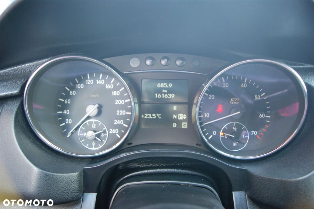 Mercedes-Benz Klasa R 500 4Matic 7G-TRONIC - 14