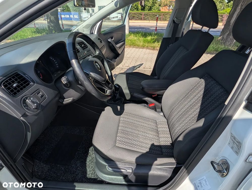 Volkswagen Polo 1.4 TDI (Blue Motion Technology) Comfortline - 21